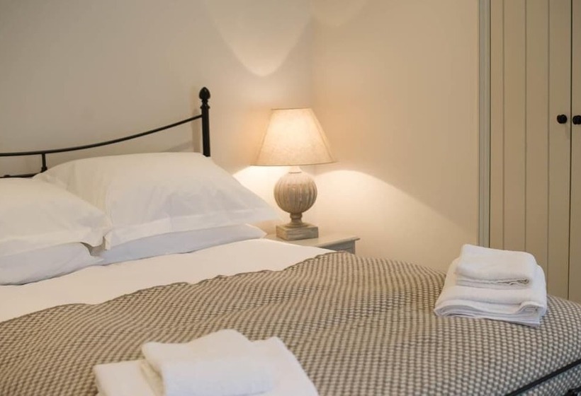 Benbow Holiday Cottages