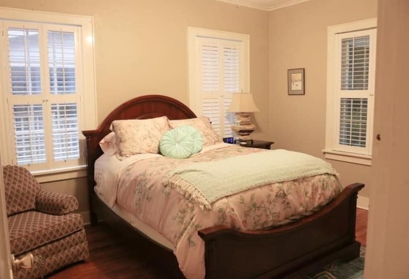 مبيت وإفطار Opus House