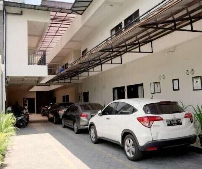 ペンション D'paragon Tambak Bayo