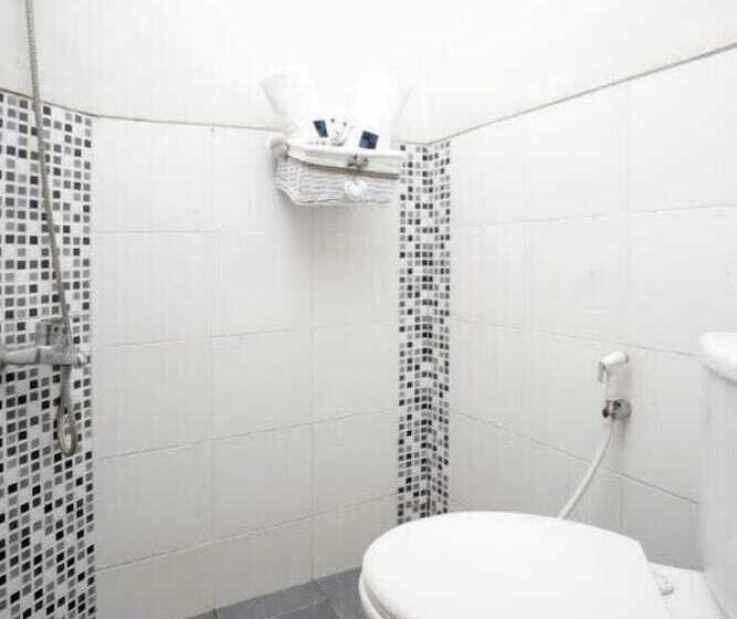 ペンション D'paragon Tambak Bayo