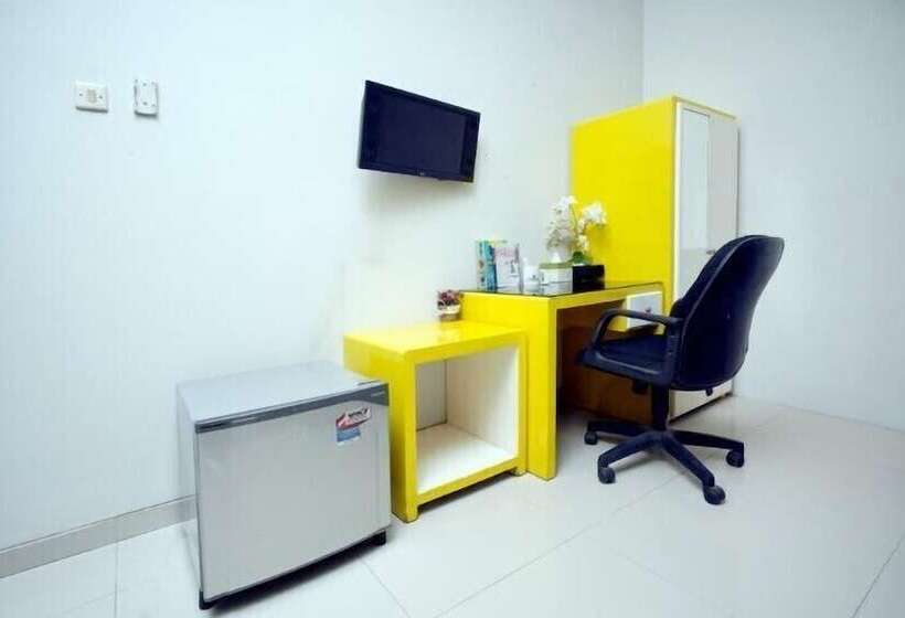 ペンション D'paragon Tambak Bayo