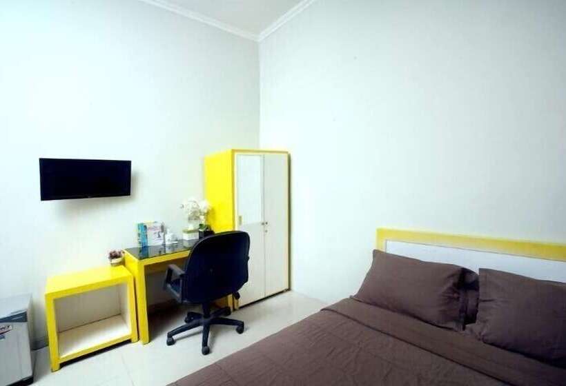 ペンション D'paragon Tambak Bayo