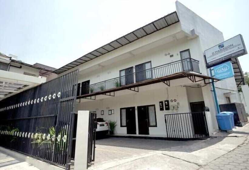 ペンション D'paragon Tambak Bayo