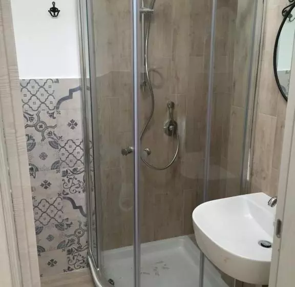 تختخواب و صبحانه Room 86
