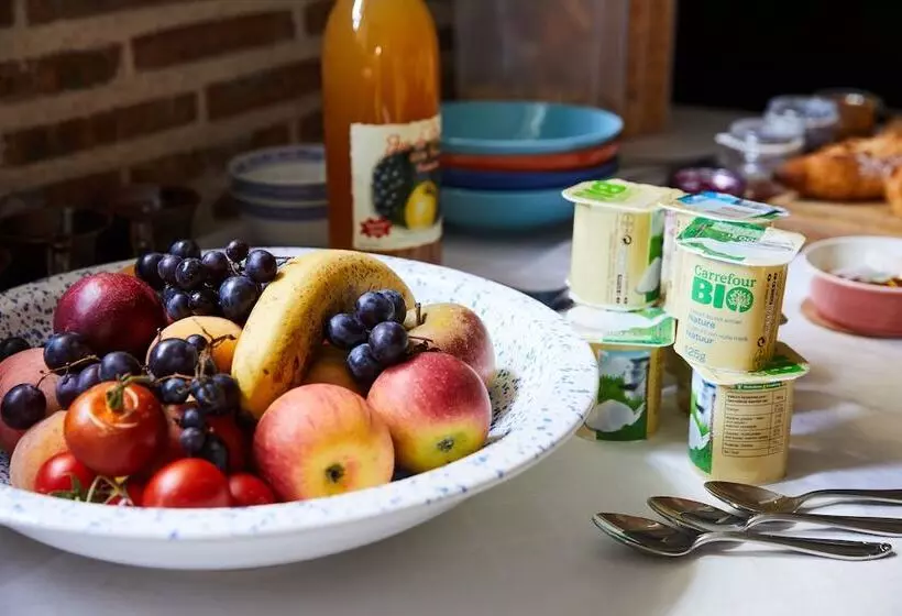 تختخواب و صبحانه La Jagée