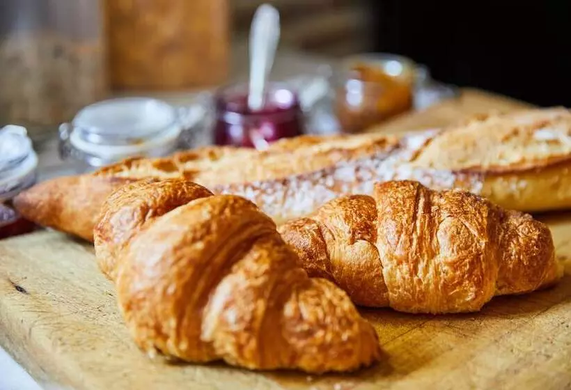 تختخواب و صبحانه La Jagée