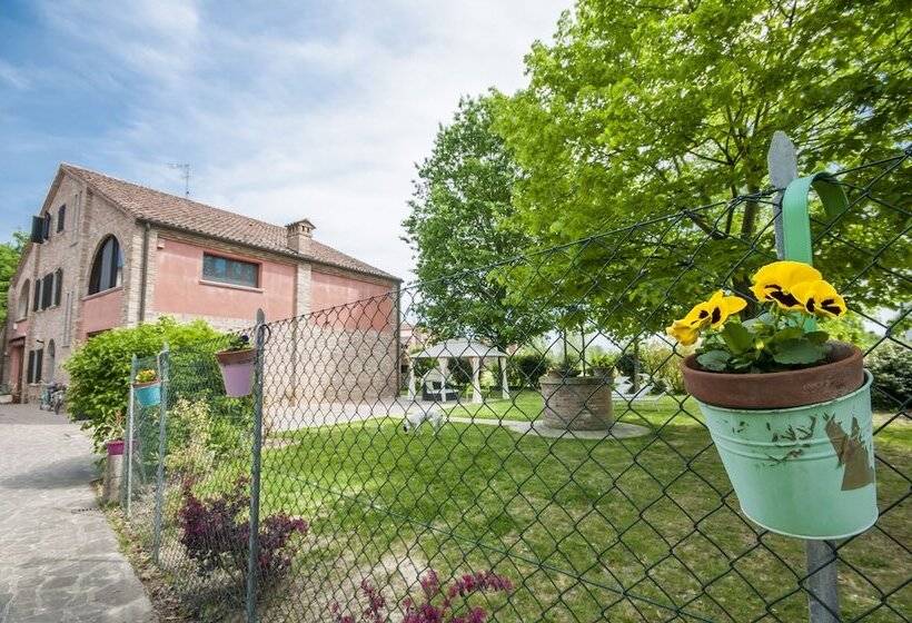 تختخواب و صبحانه R&b Un Mondo A Colori