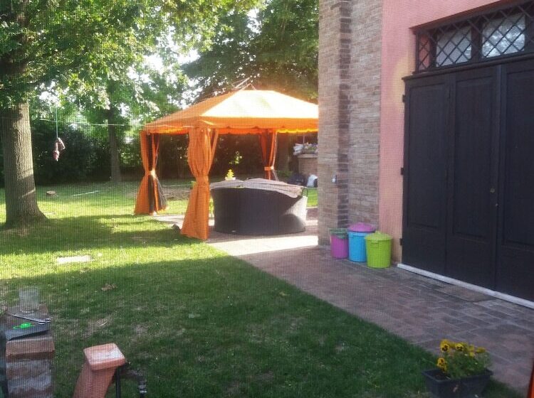 تختخواب و صبحانه R&b Un Mondo A Colori