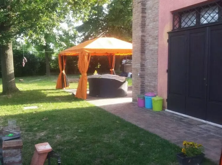 تختخواب و صبحانه R&b Un Mondo A Colori