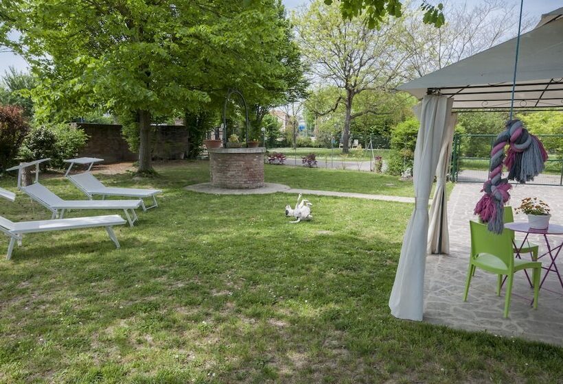 تختخواب و صبحانه R&b Un Mondo A Colori