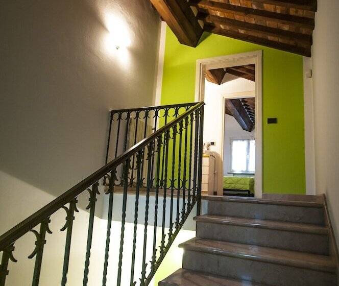 تختخواب و صبحانه R&b Un Mondo A Colori