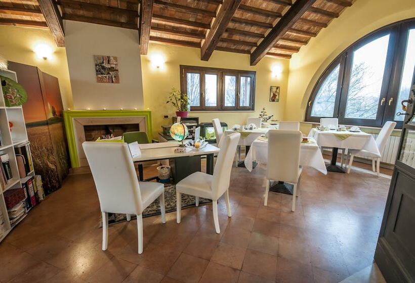 تختخواب و صبحانه R&b Un Mondo A Colori