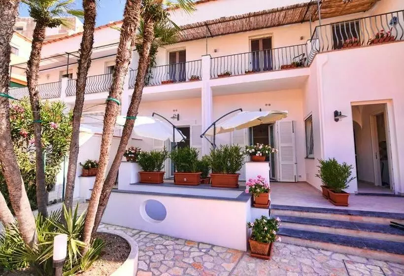 Aamiaismajoitus (B&B) Villa Giardini Luxury Room