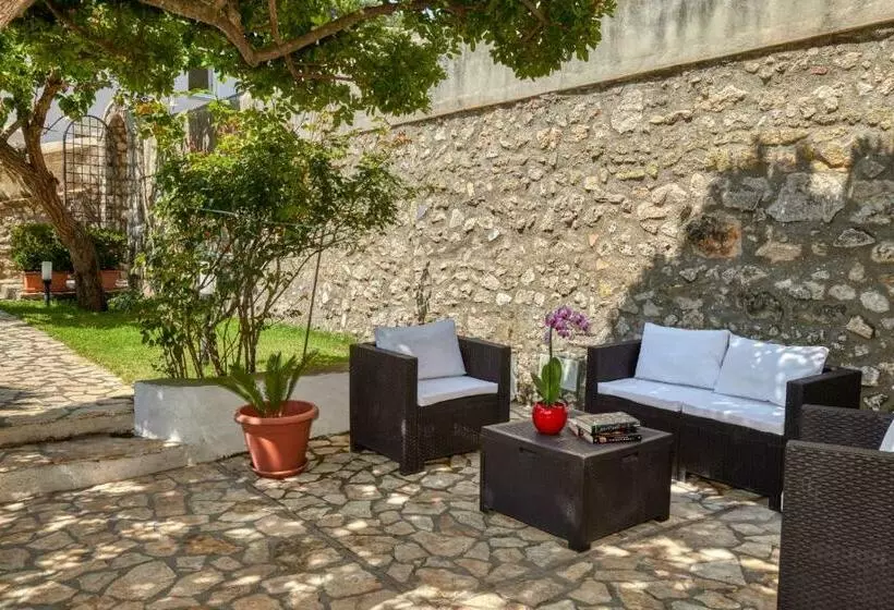 Aamiaismajoitus (B&B) Villa Giardini Luxury Room