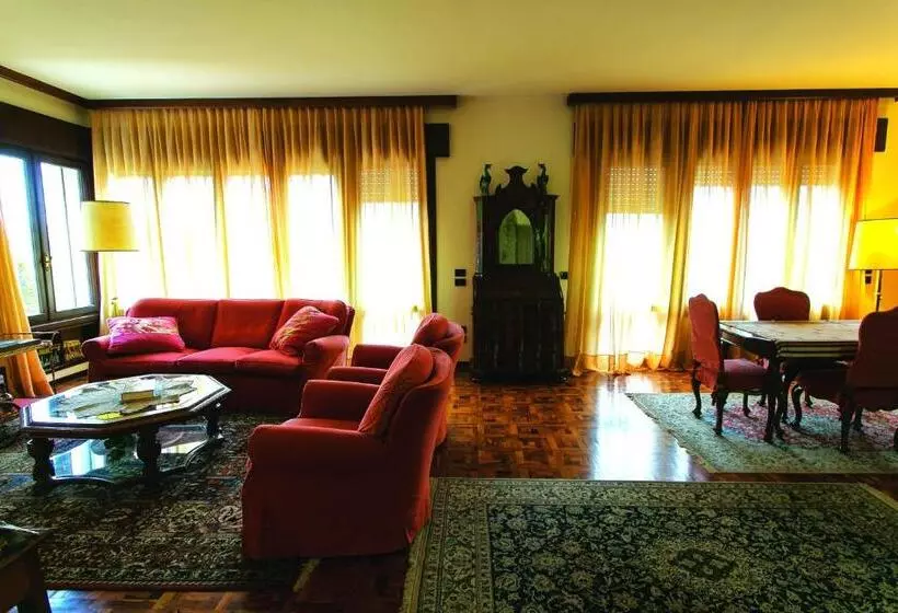 Aamiaismajoitus (B&B) Villa Tra  Monti