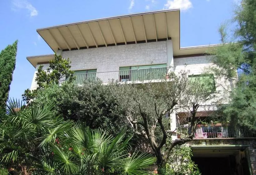 Aamiaismajoitus (B&B) Villa Tra  Monti