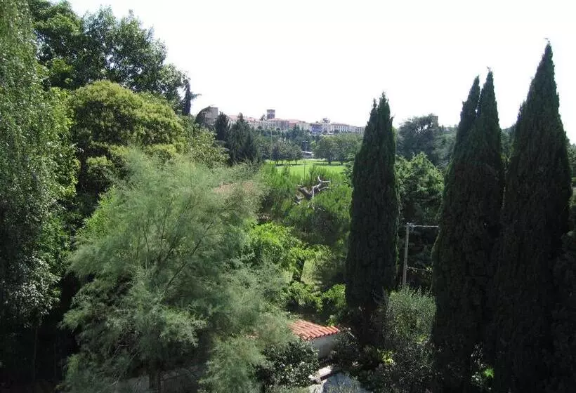 Aamiaismajoitus (B&B) Villa Tra  Monti