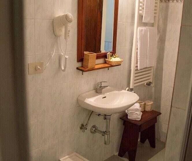 فندق ريفى Fattoria Di Fiocina