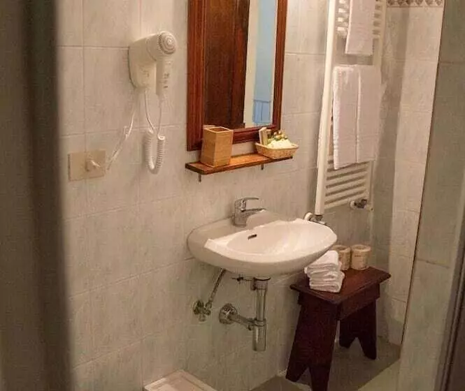 Maaseutuhotelli Fattoria Di Fiocina