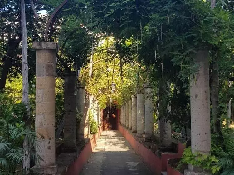 ペンション Caluga House