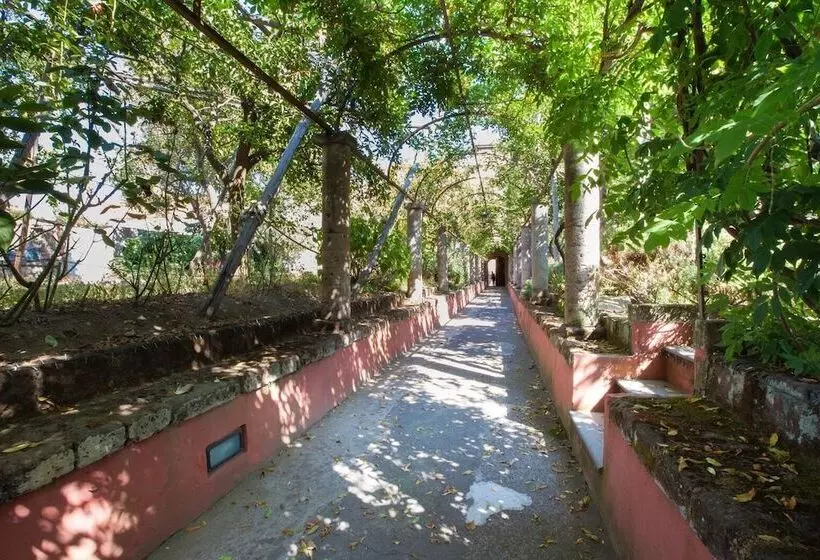 ペンション Caluga House