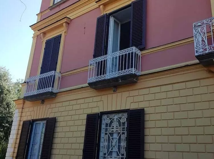 ペンション Caluga House