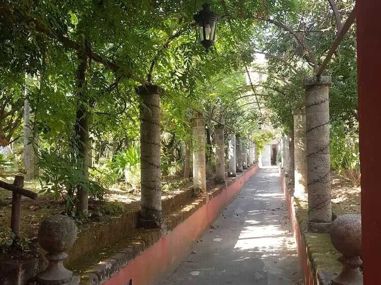 ペンション Caluga House