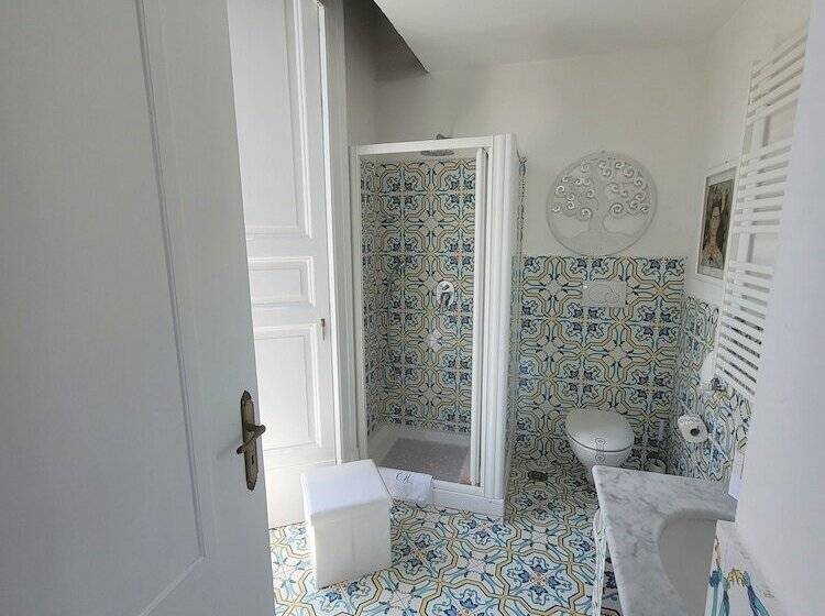 פנסיון Caluga House