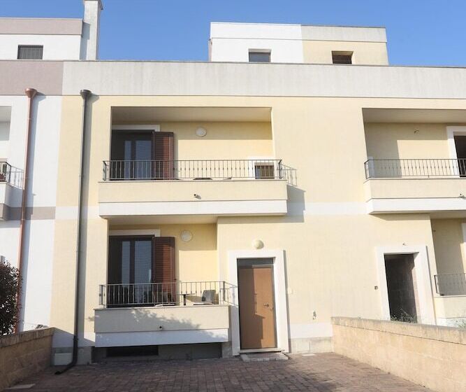 Резиденция Immaculate Large House With Panoramic Views