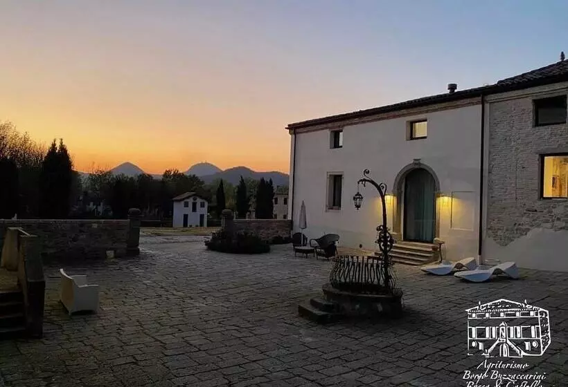 تختخواب و صبحانه Agriturismo Borgo Buzzaccarini Rocca Di Castello