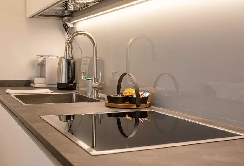 簡易ホテル Beplace Garibaldi Suites