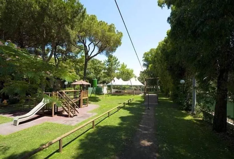 Hotelli Happy Camp In Camping Baia Domizia