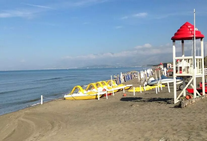 Hotelli Happy Camp In Camping Baia Domizia