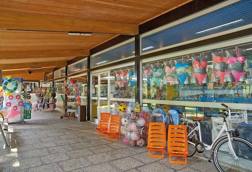 Hotelli Happy Camp In Camping Baia Domizia