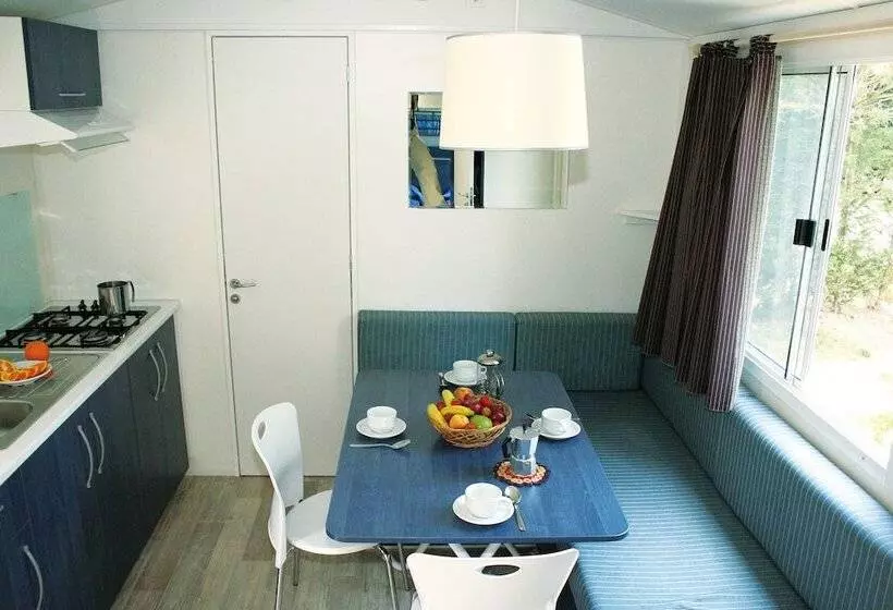 Hotelli Happy Camp In Camping Baia Domizia