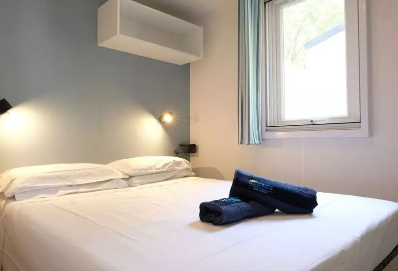 Hotelli Happy Camp In Camping Baia Domizia