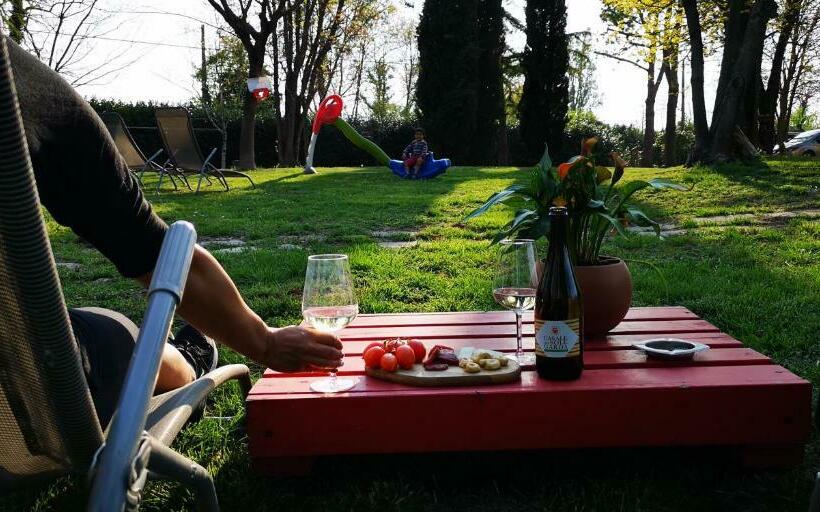 مبيت وإفطار Casale Del Sole Garda