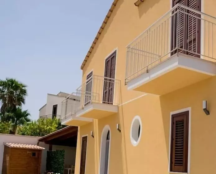 ベッドアンドブレックファースト Dove Sorge Il Sole