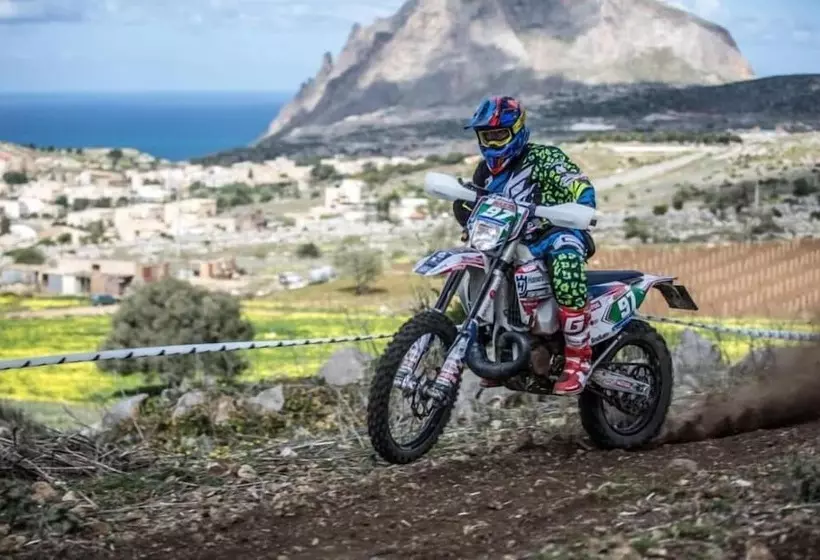 ベッドアンドブレックファースト Dove Sorge Il Sole