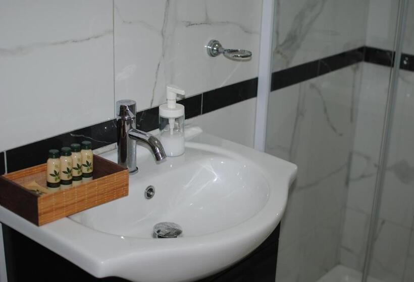 تختخواب و صبحانه Il Falco