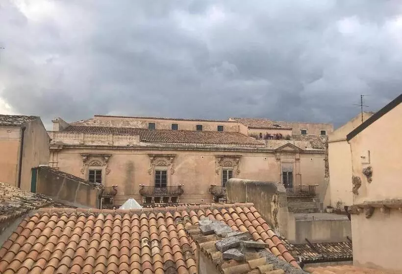 Hostelli Landolina Palace