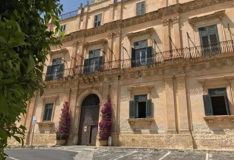 Hostelli Landolina Palace