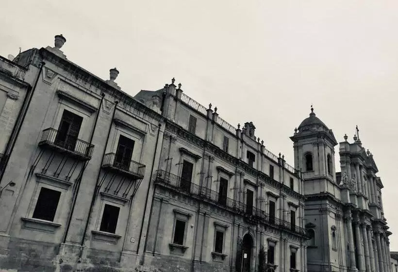 Hostelli Landolina Palace