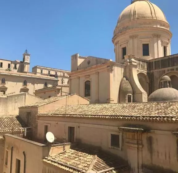 Hostelli Landolina Palace