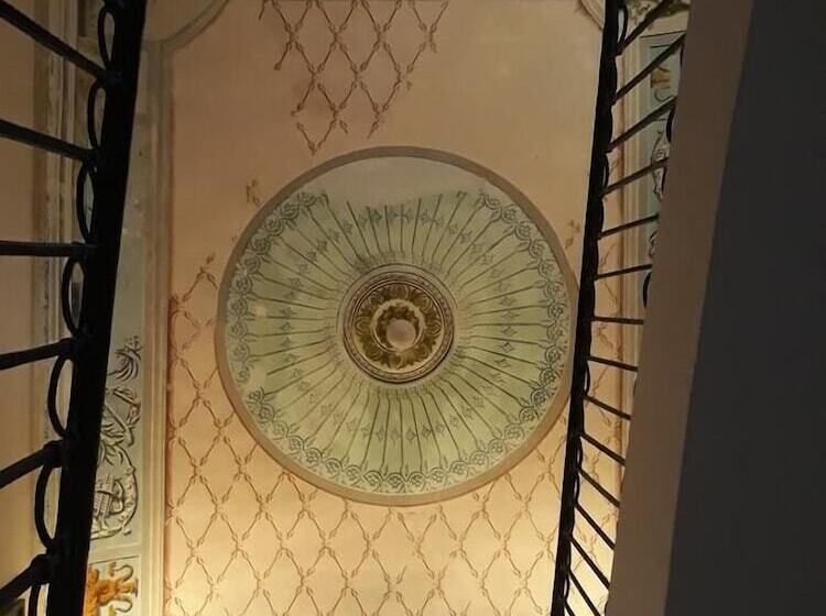 פונדק Landolina Palace