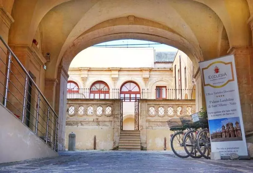 Hostelli Landolina Palace