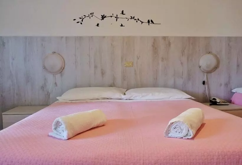 ホテル Dolomiti Levico