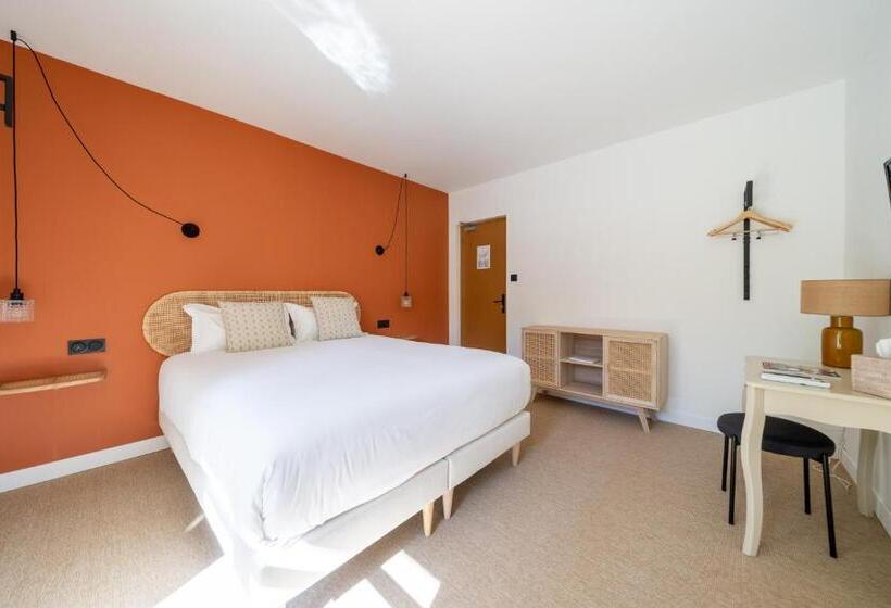 فندق Hôtel La Garrigue & Bar Piscine