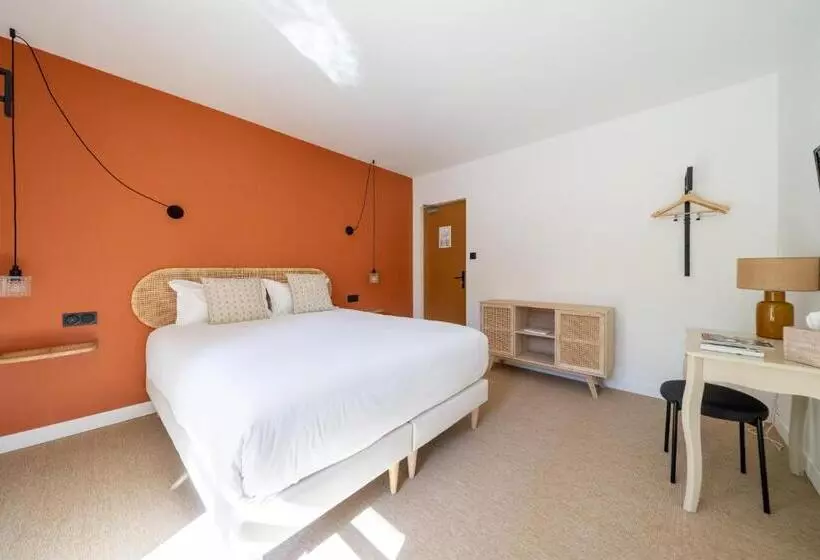 فندق Hôtel La Garrigue & Bar Piscine