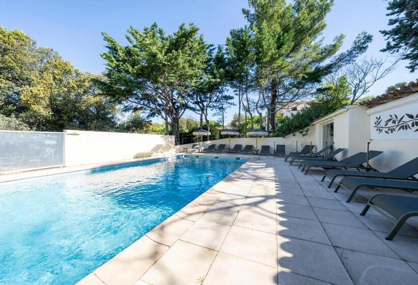 فندق Hôtel La Garrigue & Bar Piscine